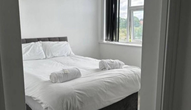 Train Station Aparthotel - Free Wifi, Free Parking Deluxe Double Studio