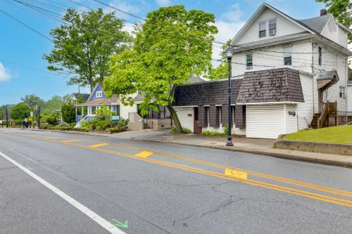 Train to Philly! Pet-Friendly Unit in Barrington