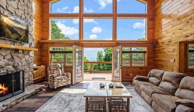 tram view ◊ pool table ◊ hot tub ◊ theater ◊ 3 king suites ◊ Mountain Hideaway