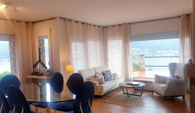 Tramuntana, casa amb bones vistes a mar, T