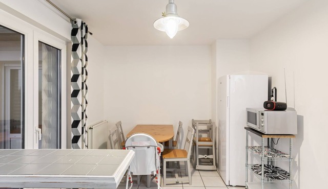 Tranquil Holiday Home in Englesqueville-la-Percee with Garden