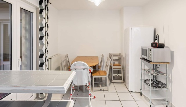 Tranquil Holiday Home in Englesqueville-la-Percee with Garden