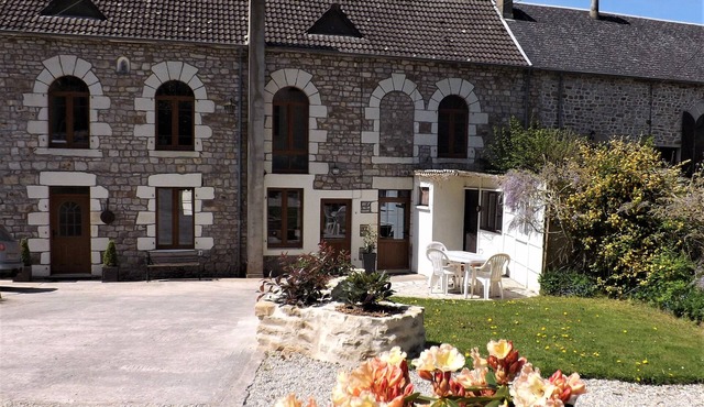 Tranquil Watermill set in peaceful hamlet, super close to hiking/cycling trails