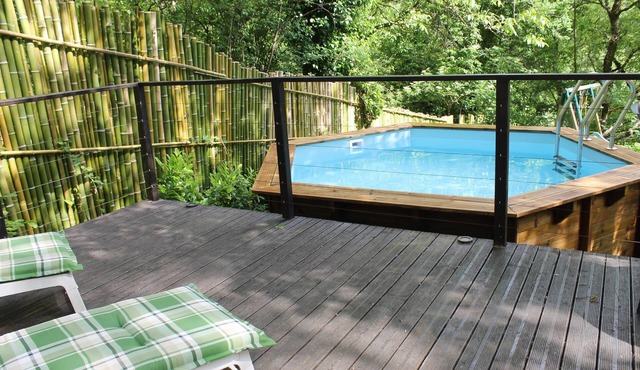 Tranquil studio with private pool- 5 mins walk to stunning medieval village!