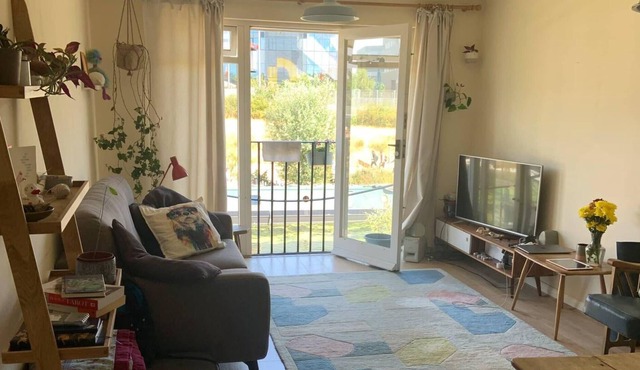 Tranquil 1 Bedroom Apartment with River View