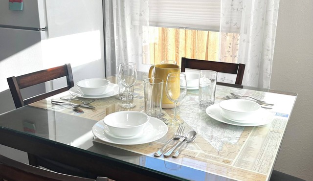 Tranquil 1-bedroom cottage with AC in charming Hawthorne and pet friendly.