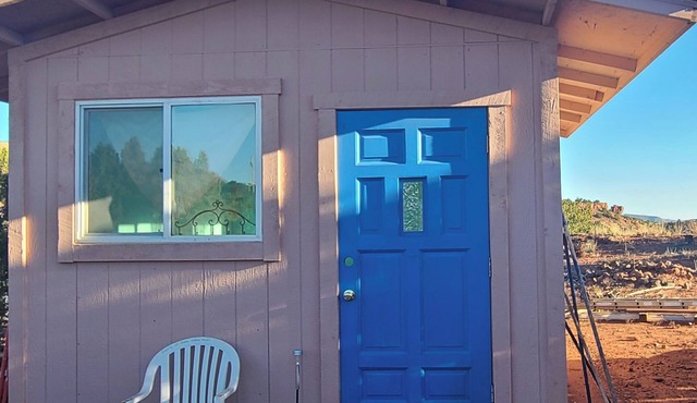 Tranquil 1-bedroom small cabin. Jemez Valley with hot springs, hikes, nite skies