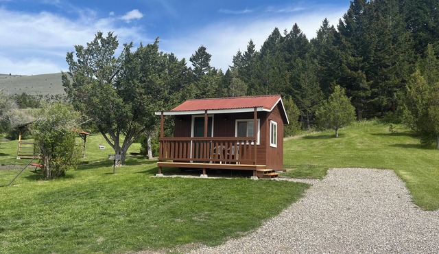 Tranquil 1 Room Cabin in Virginia City