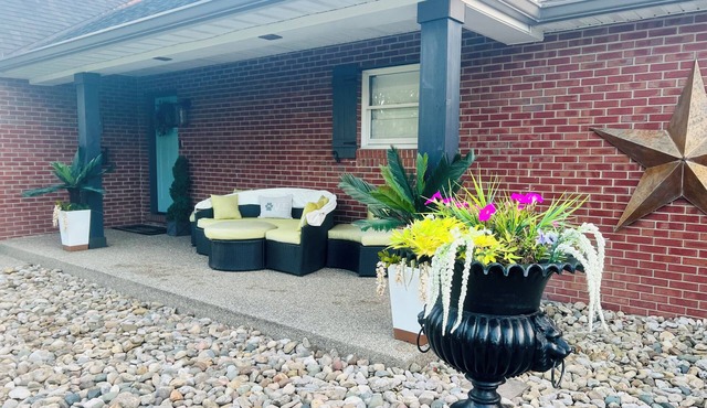 Tranquil 12-Acre Luxury Farmhouse Between The Ark & Creation Museum