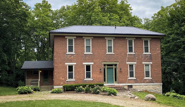 Tranquil 1834 Homestead, 2-story deck, fire pit, & pet friendly.