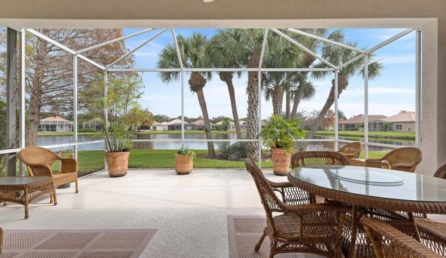 Tranquil 2/2 lakefront home in Palmer Ranch - Marina Sunrise