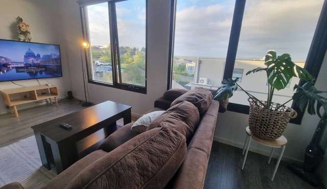 Tranquil 2-bedroom apartment in Doncaster East with AC, WiFi