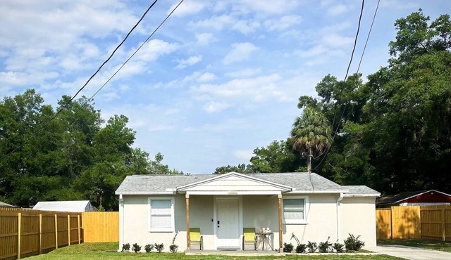 Tranquil 2-bedroom house in Crystal River with WiFi and AC