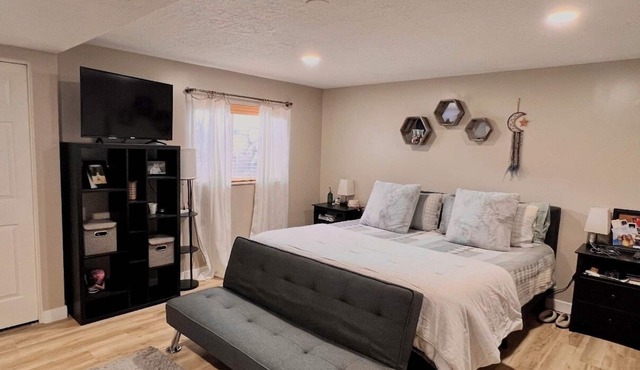 Tranquil 2-bedroom apartment in charming Bountiful perfect for relaxing