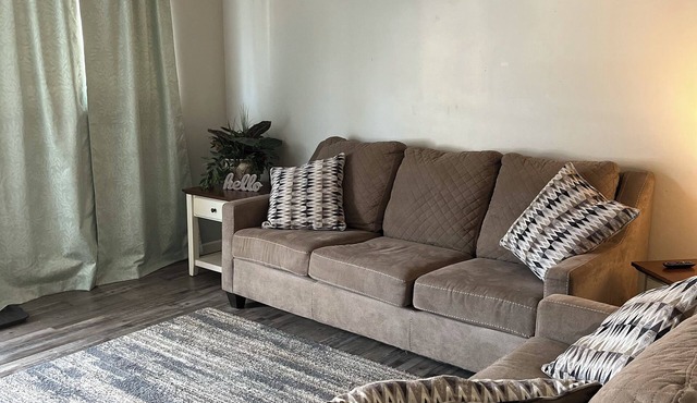 Tranquil 2-bedroom apartment with AC in charming Ashland