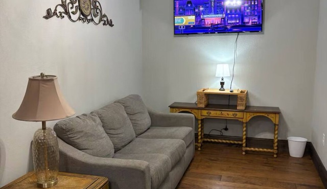 Tranquil 2-bedroom apartment next to Orbison Park