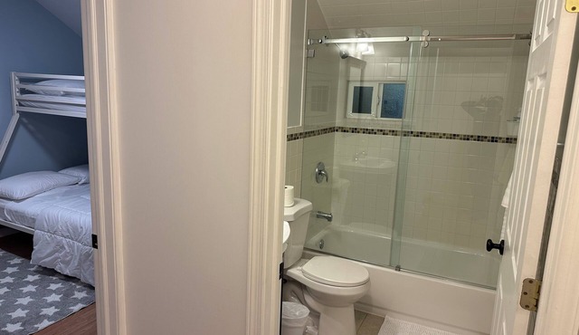 Tranquil 2-bedroom house in Newark with AC, WiFi