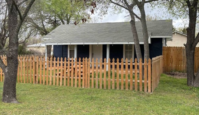 Tranquil 2-bedroom house perfect for ft sill or Wichita mountain retreat