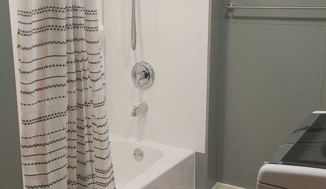 Tranquil 2-Bedroom Retreat: Modern Comfort, Fast Wi-Fi & Near GAP Trail