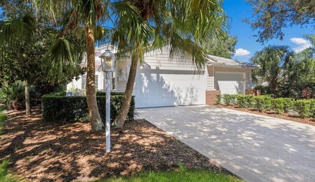 Tranquil 2-bedroom villa in University Park Country Club