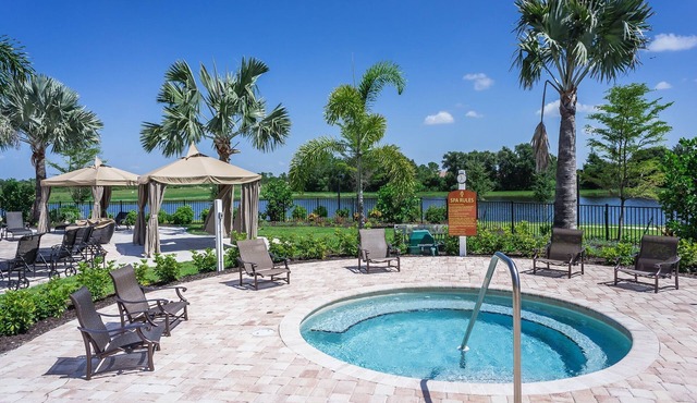 Tranquil 2 bedroom villa with resort like pool & amenities. Pickle Ball Courts!