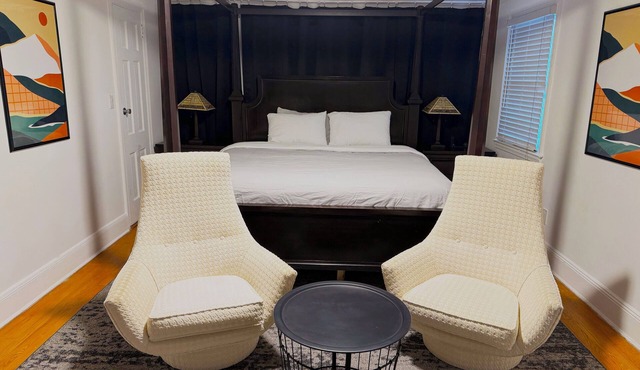 Tranquil 2 BR house with modern touches