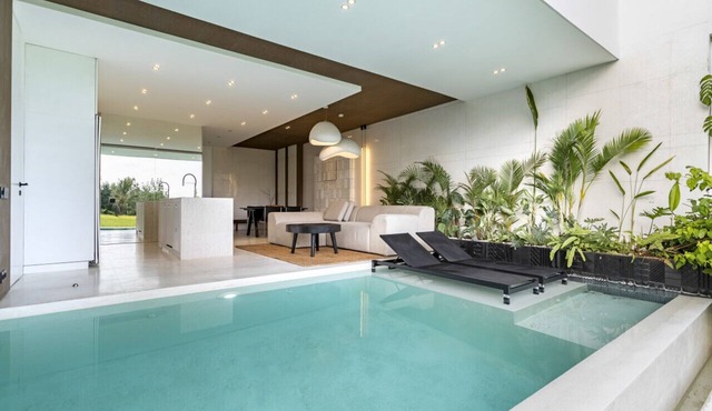 Tranquil 2-BR Villa in Ubud: Lush Rice Fields