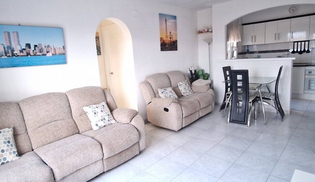 Tranquil 2 Bedroom Duplex Apartment overlooking Lakes