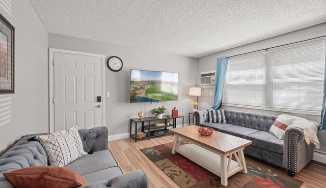 Tranquil 2BR Apt Mpls - 8075 Apt 2
