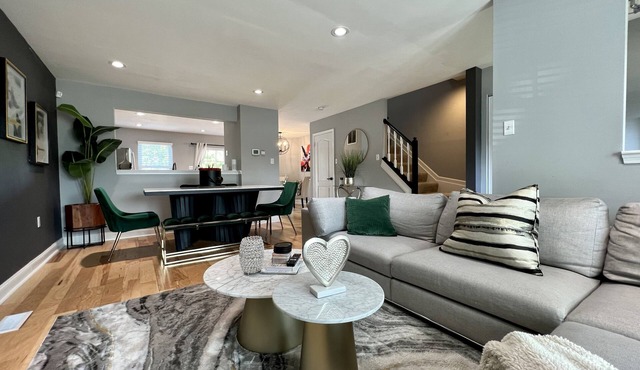 Tranquil 2br w. Office Work Space & Private Patio