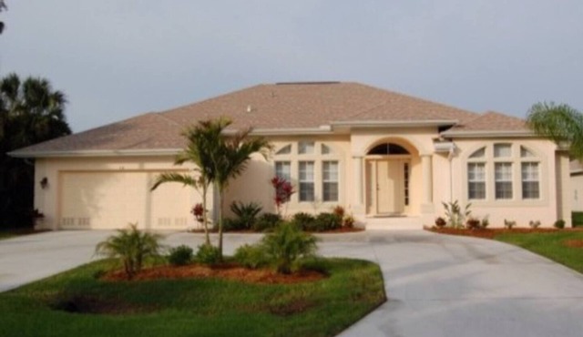 Tranquil 3 bed 4 bath home, fabulous heated oversized pool and spa.nWelcome!