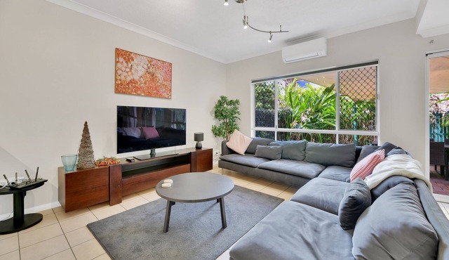 Tranquil 3-Bed Unit with Lush Garden Views