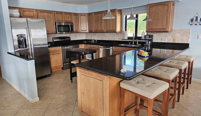 Tranquil 3-bedroom 2 bathroom house bay and ocean access with dock and boat lift