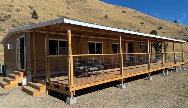 Tranquil 3-bedroom cabin perfect for a relaxing Huntington getaway