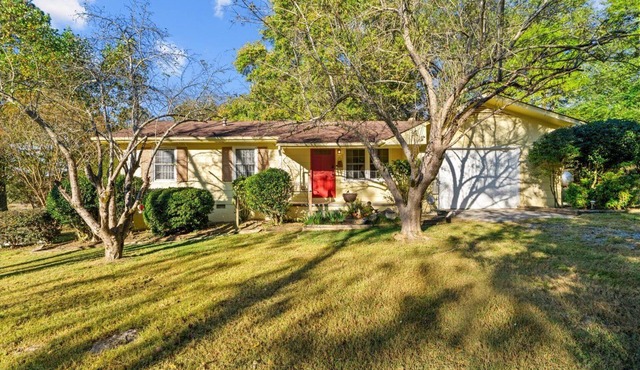 Tranquil 3-bedroom farmhouse in Dalton with all you need