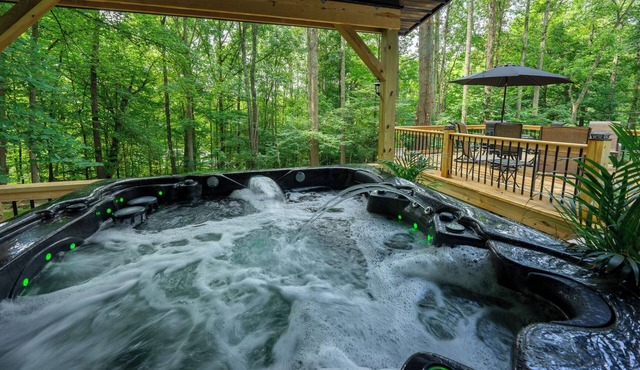 Tranquil 3-bedroom house with hot tub and patio in Nashport