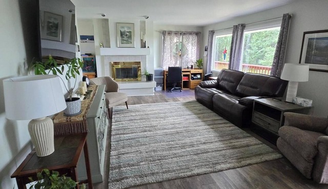 Tranquil 3-bedroom house overlooking Kenai River