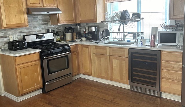 Tranquil 3-bedroom house with WiFi in Seattle/Home away from Home