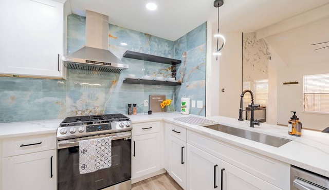 Tranquil 3-bedroom house in Austin with WiFi and AC