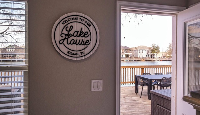 Tranquil 3-bedroom house with dock in Kemah
