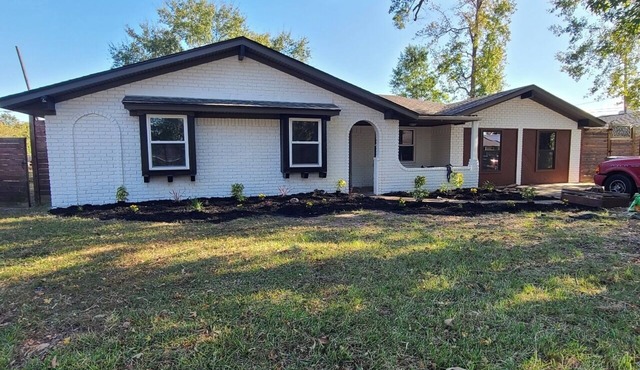 Tranquil 3-bedroom house with soaking tubs in charming Orange