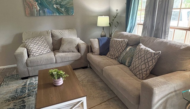 Tranquil 3-bedroom house with AC in charming Topeka