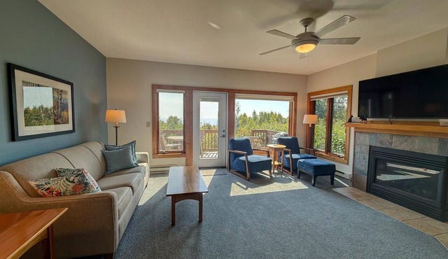 Tranquil 3 bedroom North Shore retreat with views of Lake Superior or Poplar River