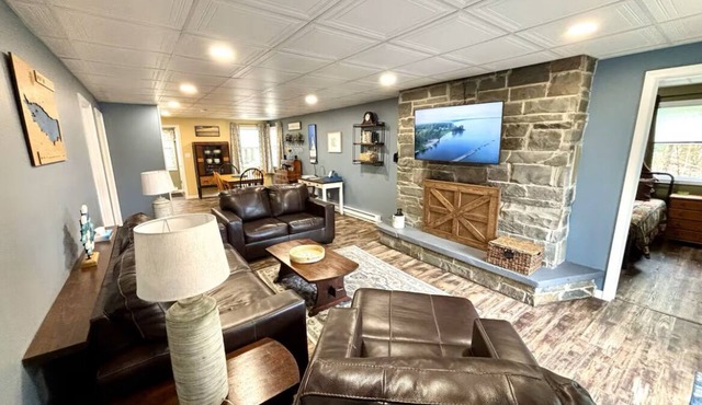 Tranquil 3 bedroom Sylvan Beach Cottage - Pets OK-See our New Year Special Below