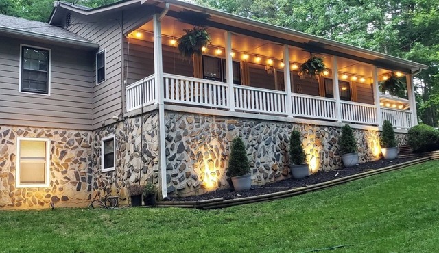 Tranquil 3-bedroom home in woods with pool,trail and AC in charming Douglasville