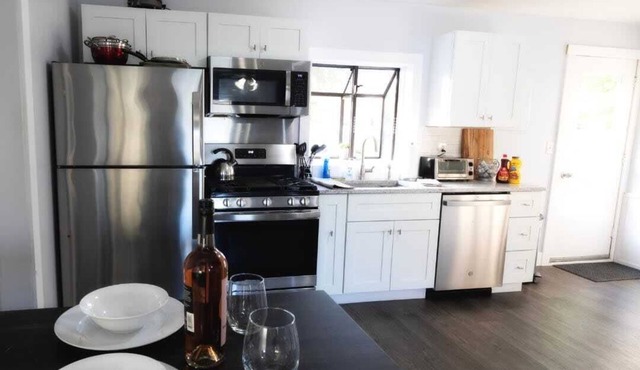 Tranquil 3-BR home w/yard and Picnic Table