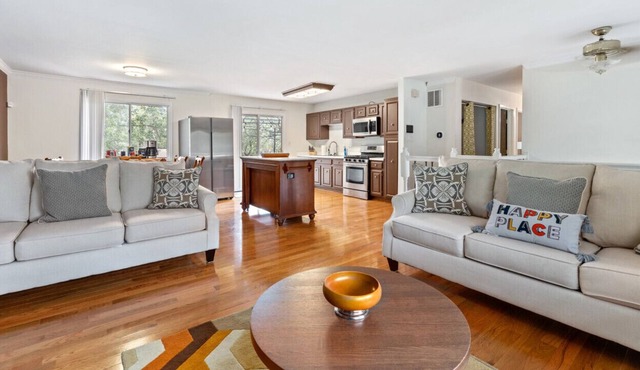 "Tranquil 3BR: Space & Comfort"