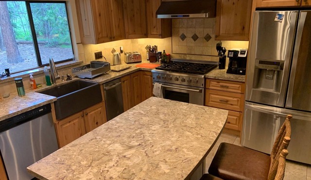 Tranquil 4-bdr chalet on trailhead with unlimited hiking and x-country skiing