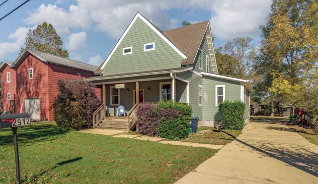Tranquil 4-bedroom/4bathroom House UA Adjacent-Short or Long Term
