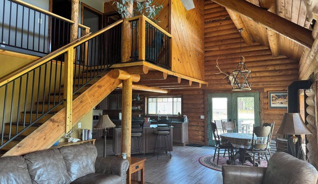 Tranquil 4-bedroom cabin in enjoyable western Montana getaway on 11 acres